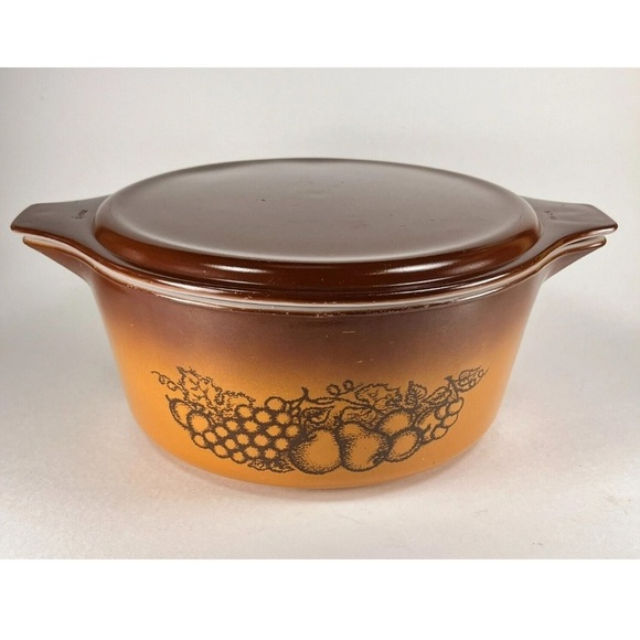 Pyrex Other - Vintage Pyrex oven wear Casserole Dish with Lid 2.5 qt made in USA